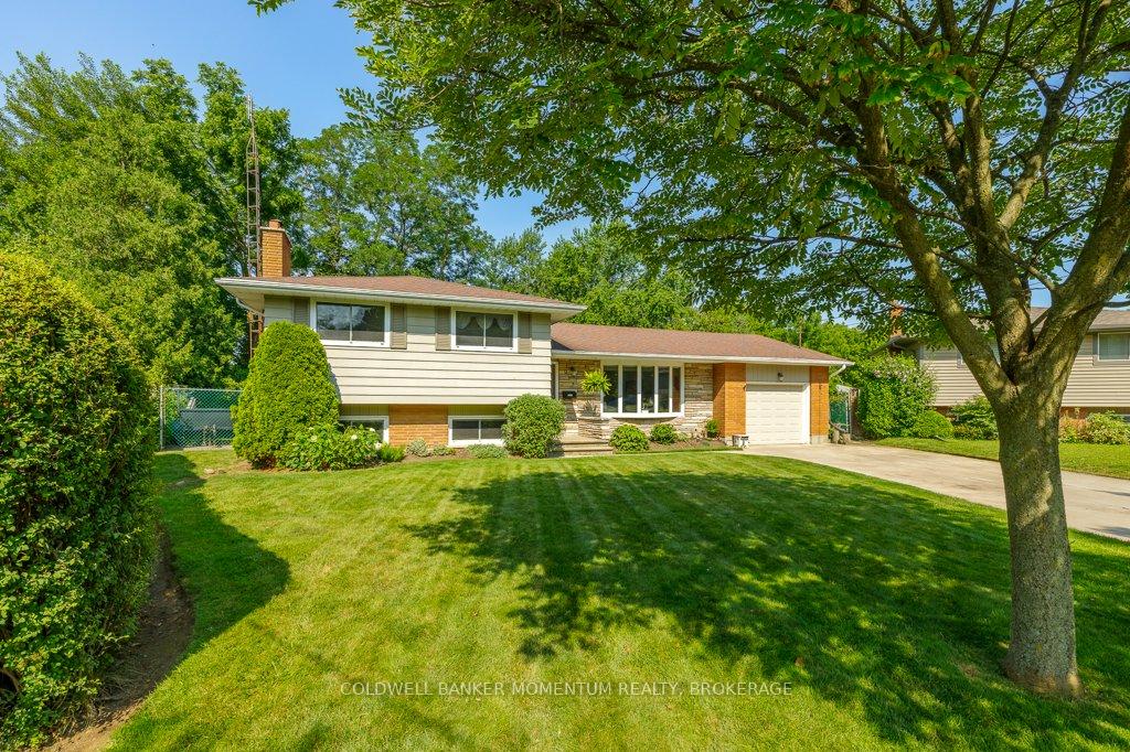 Photo 4 of 9 Heathcote Terrace, St. Catharines, Lakeshore — HOMEH