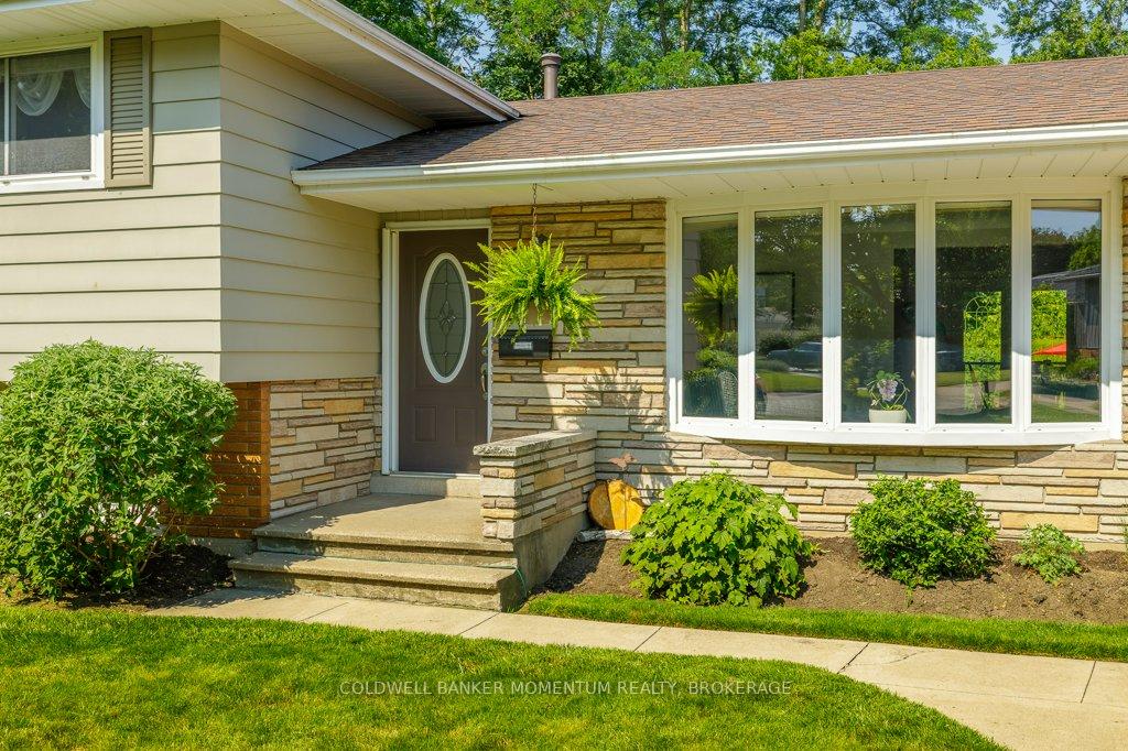 Photo 5 of 9 Heathcote Terrace, St. Catharines, Lakeshore — HOMEH
