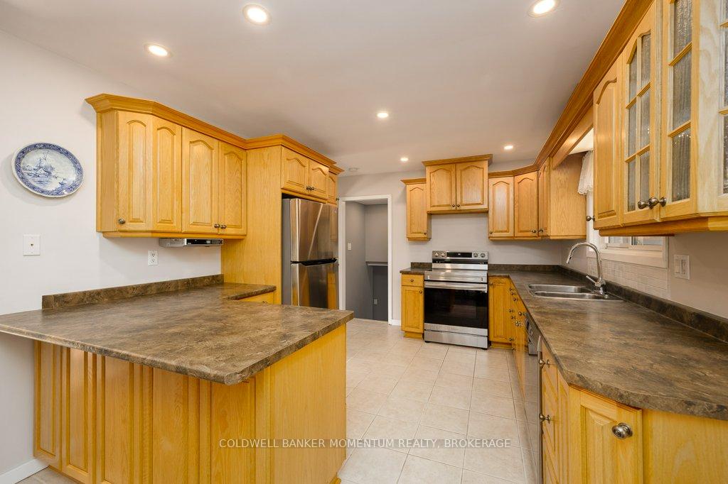Photo 12 of 9 Heathcote Terrace, St. Catharines, Lakeshore — HOMEH