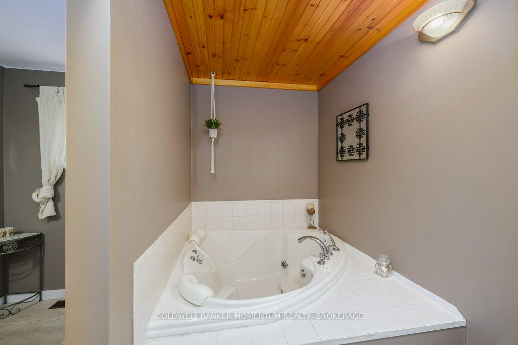 Photo 25 of 9 Heathcote Terrace, St. Catharines, Lakeshore — HOMEH