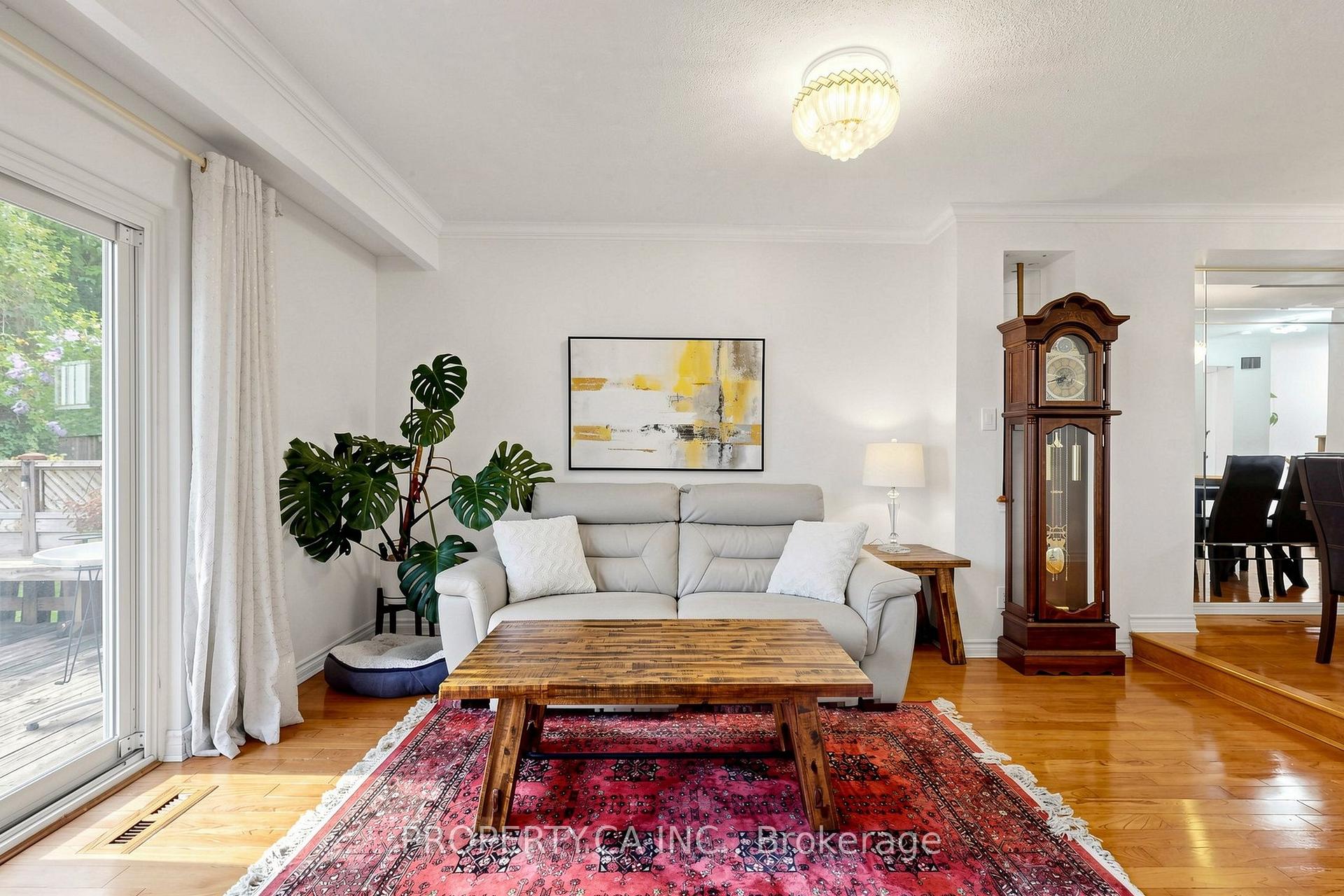 Photo 4 of 80 Peter Andrew Crescent, Vaughan, Brownridge — HOMEH