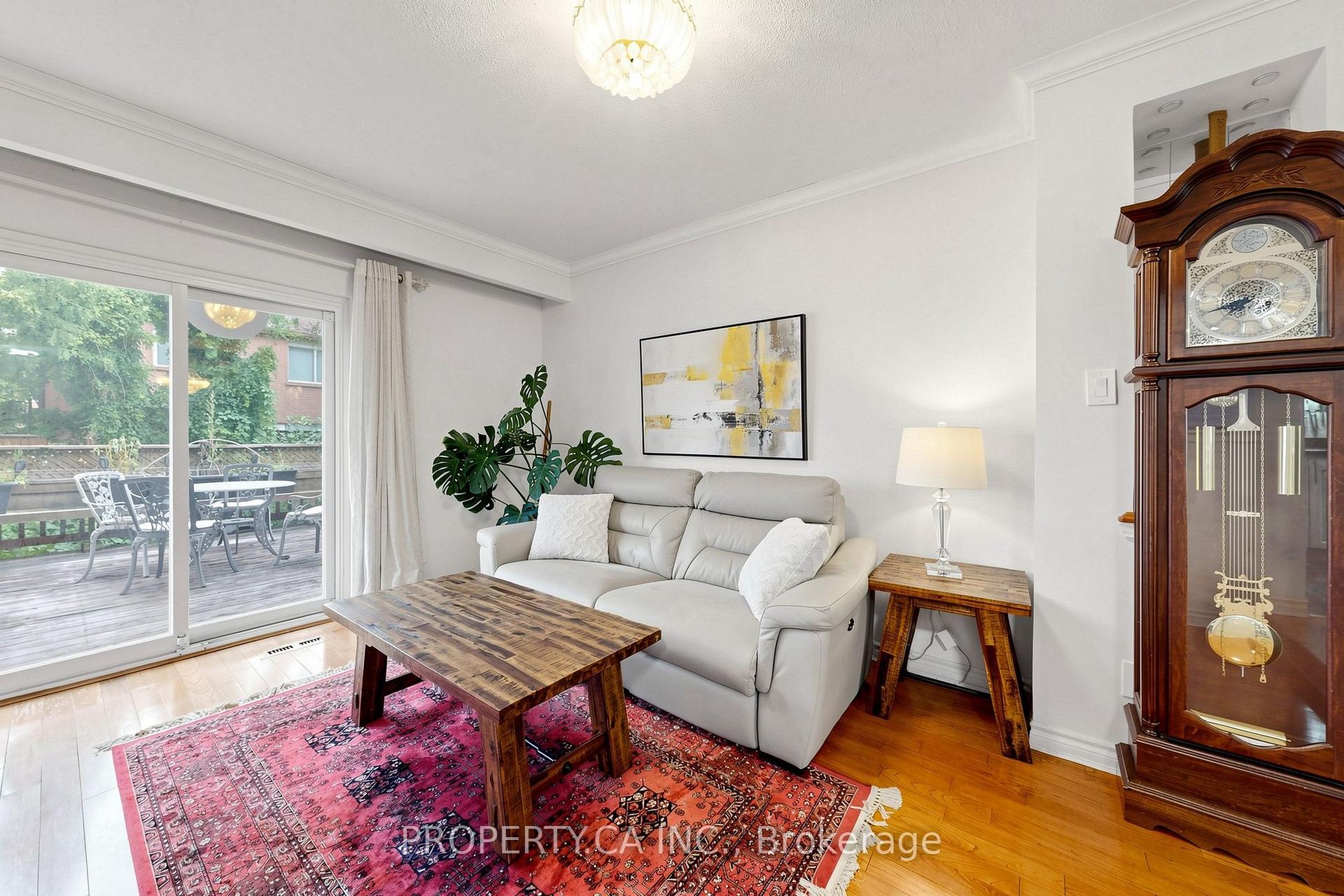 Photo 5 of 80 Peter Andrew Crescent, Vaughan, Brownridge — HOMEH