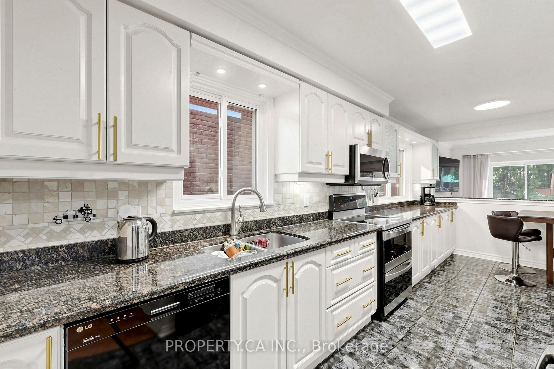Photo 12 of 80 Peter Andrew Crescent, Vaughan, Brownridge — HOMEH