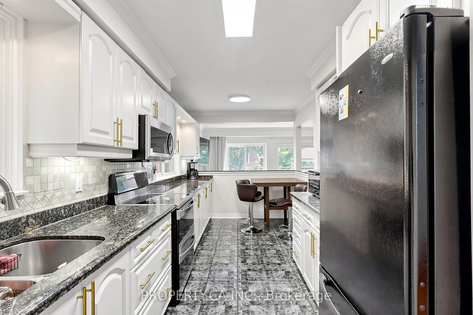Photo 13 of 80 Peter Andrew Crescent, Vaughan, Brownridge — HOMEH