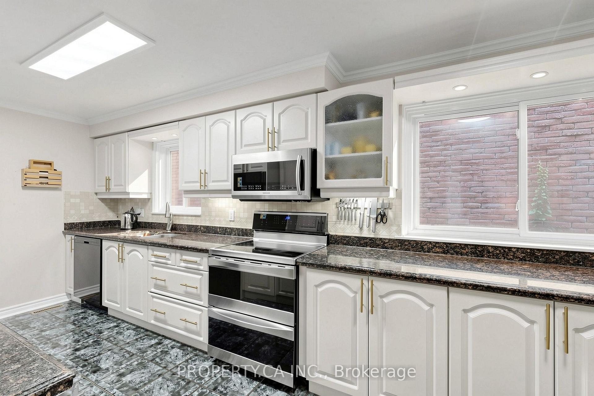 Photo 14 of 80 Peter Andrew Crescent, Vaughan, Brownridge — HOMEH