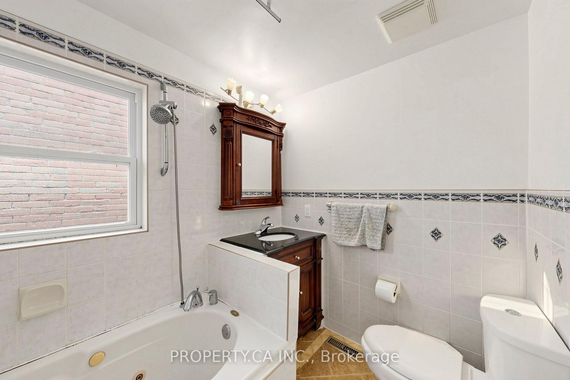 Photo 21 of 80 Peter Andrew Crescent, Vaughan, Brownridge — HOMEH