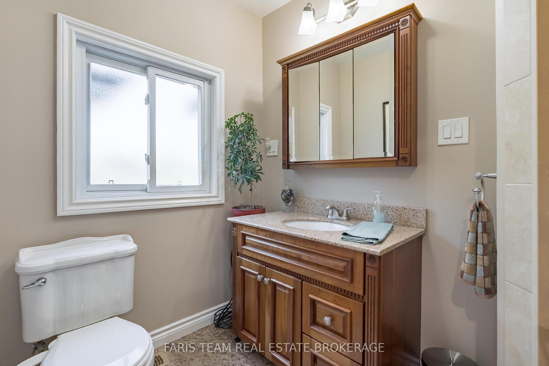Photo 13 of 228 Bayshore Road, Innisfil, Rural Innisfil — HOMEH