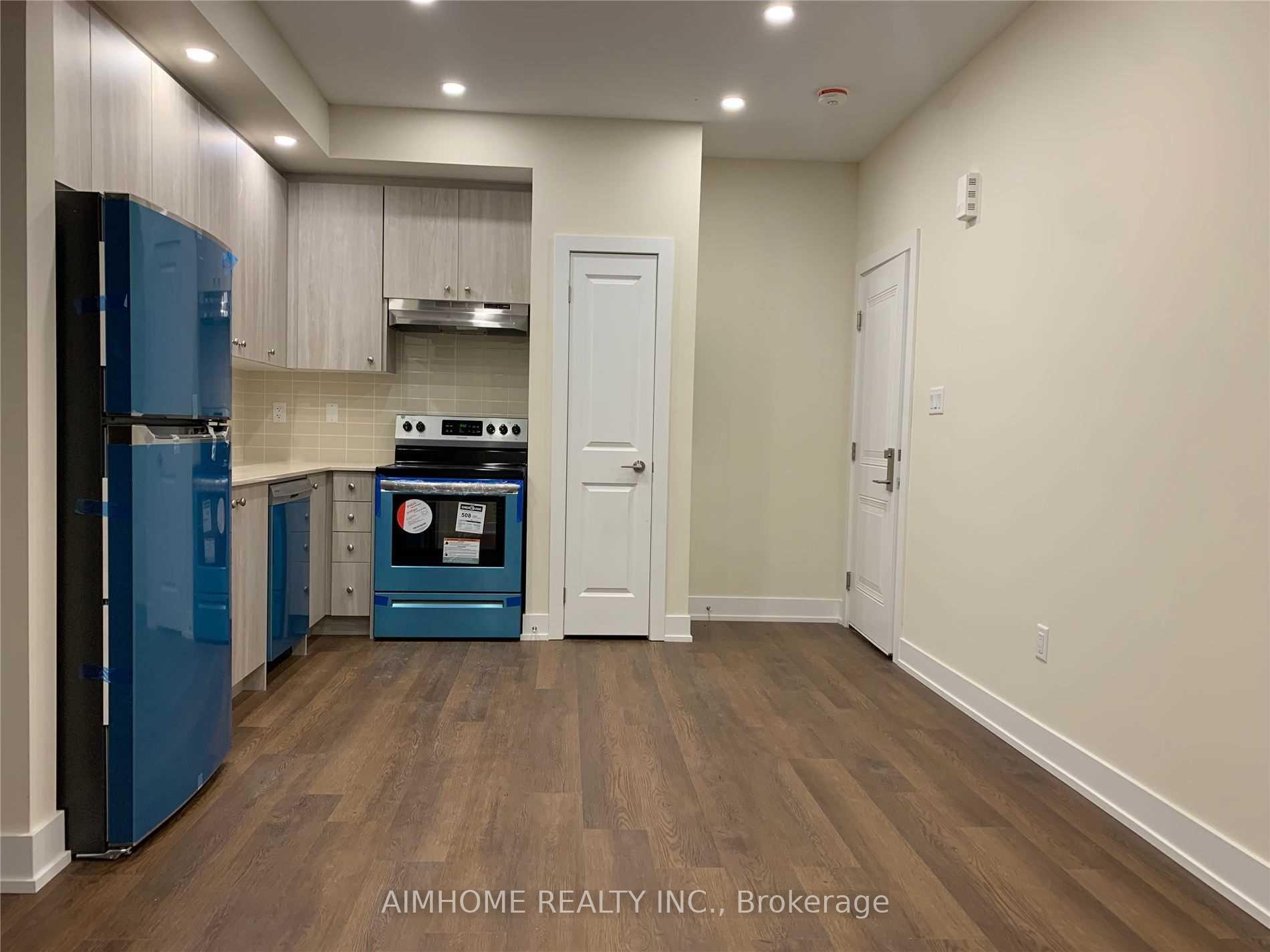 Photo 3 of Unit 17, 1 Bond Crescent, Richmond Hill, Oak Ridges — HOMEH