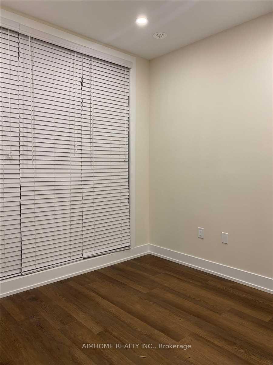 Photo 5 of Unit 17, 1 Bond Crescent, Richmond Hill, Oak Ridges — HOMEH