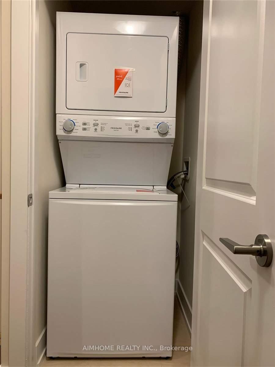 Photo 10 of Unit 17, 1 Bond Crescent, Richmond Hill, Oak Ridges — HOMEH