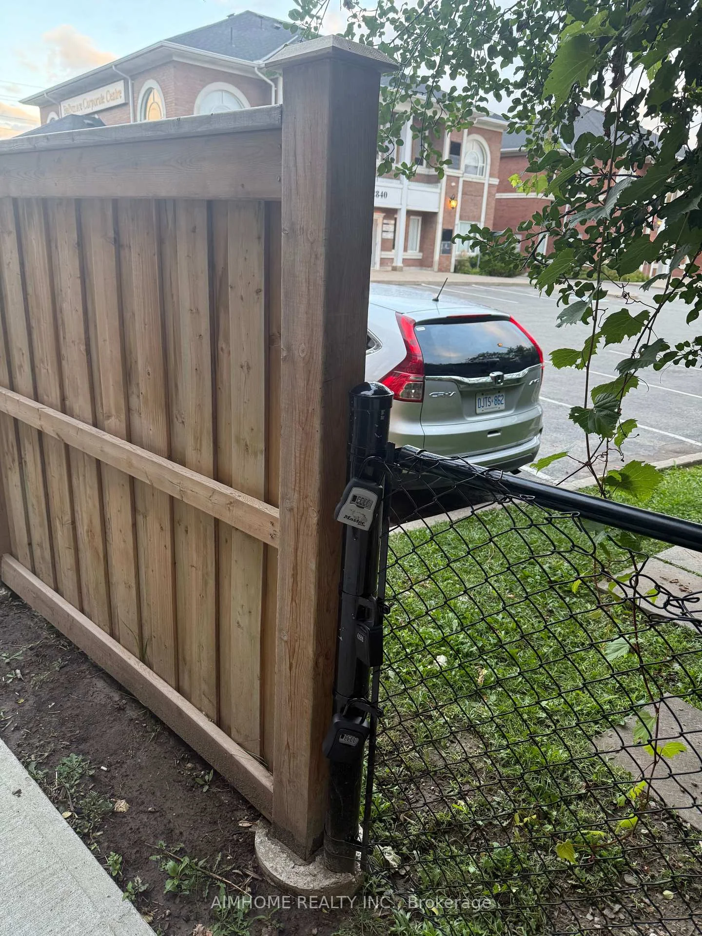 Photo 17 of Unit 17, 1 Bond Crescent, Richmond Hill, Oak Ridges — HOMEH