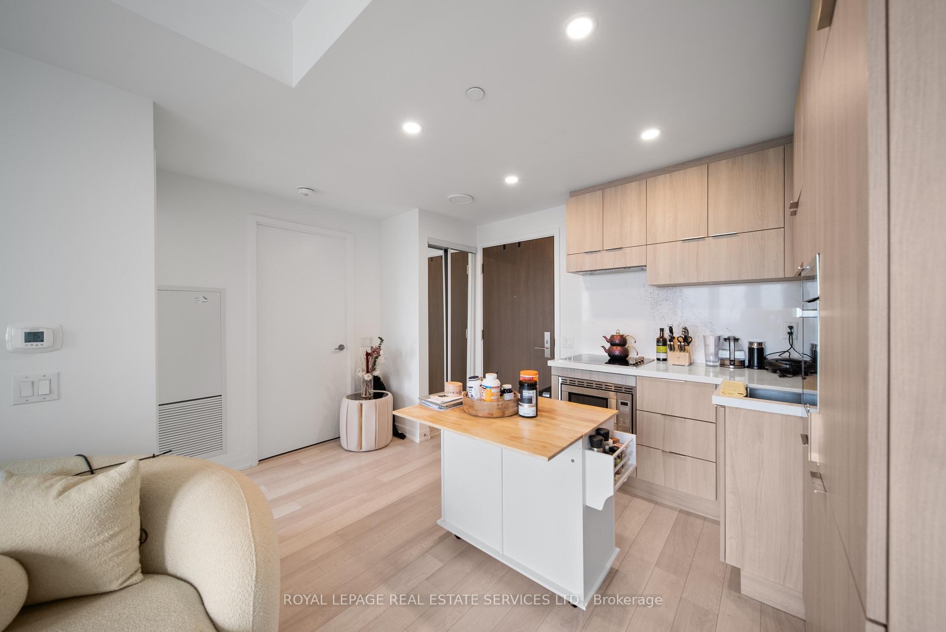 Photo 2 of Unit 4207, 39 Roehampton Avenue, Toronto, Mount Pleasant West — HOMEH