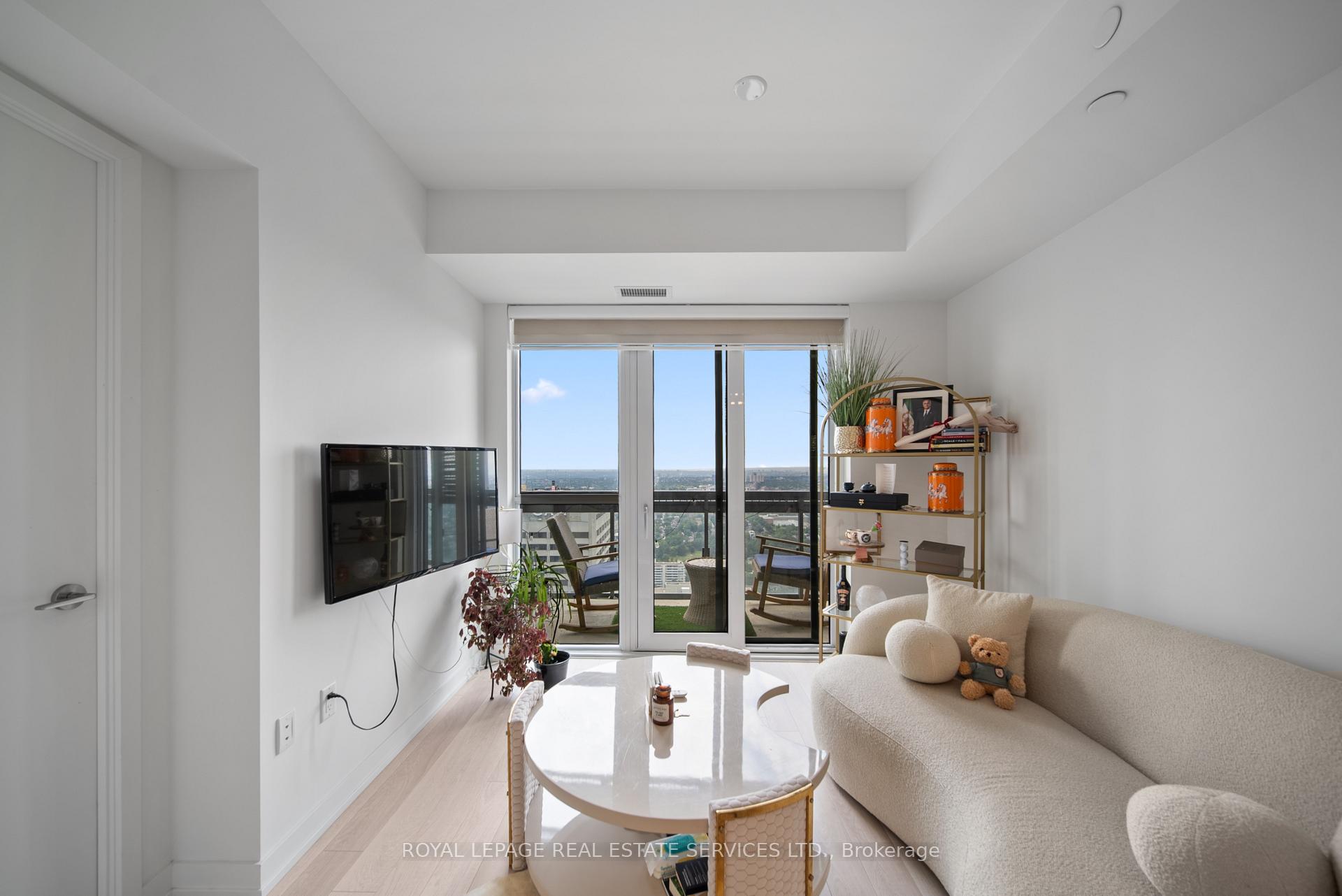 Photo 4 of Unit 4207, 39 Roehampton Avenue, Toronto, Mount Pleasant West — HOMEH