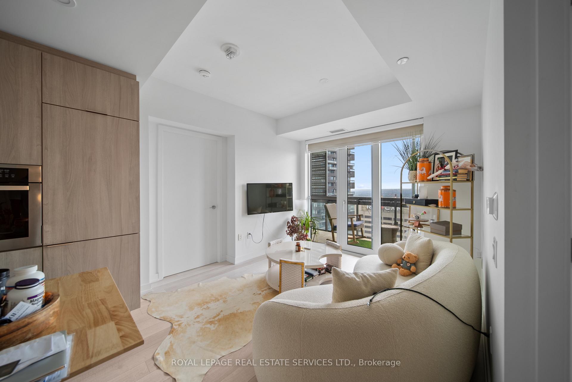 Photo 5 of Unit 4207, 39 Roehampton Avenue, Toronto, Mount Pleasant West — HOMEH