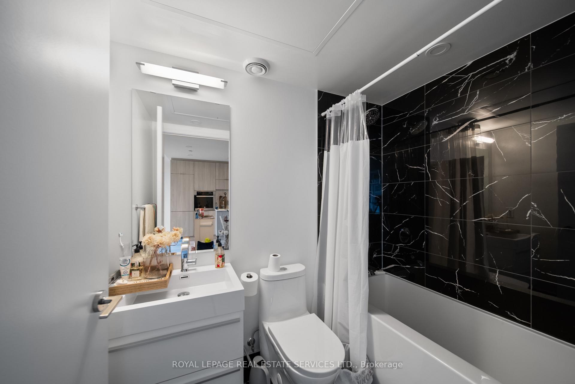 Photo 11 of Unit 4207, 39 Roehampton Avenue, Toronto, Mount Pleasant West — HOMEH