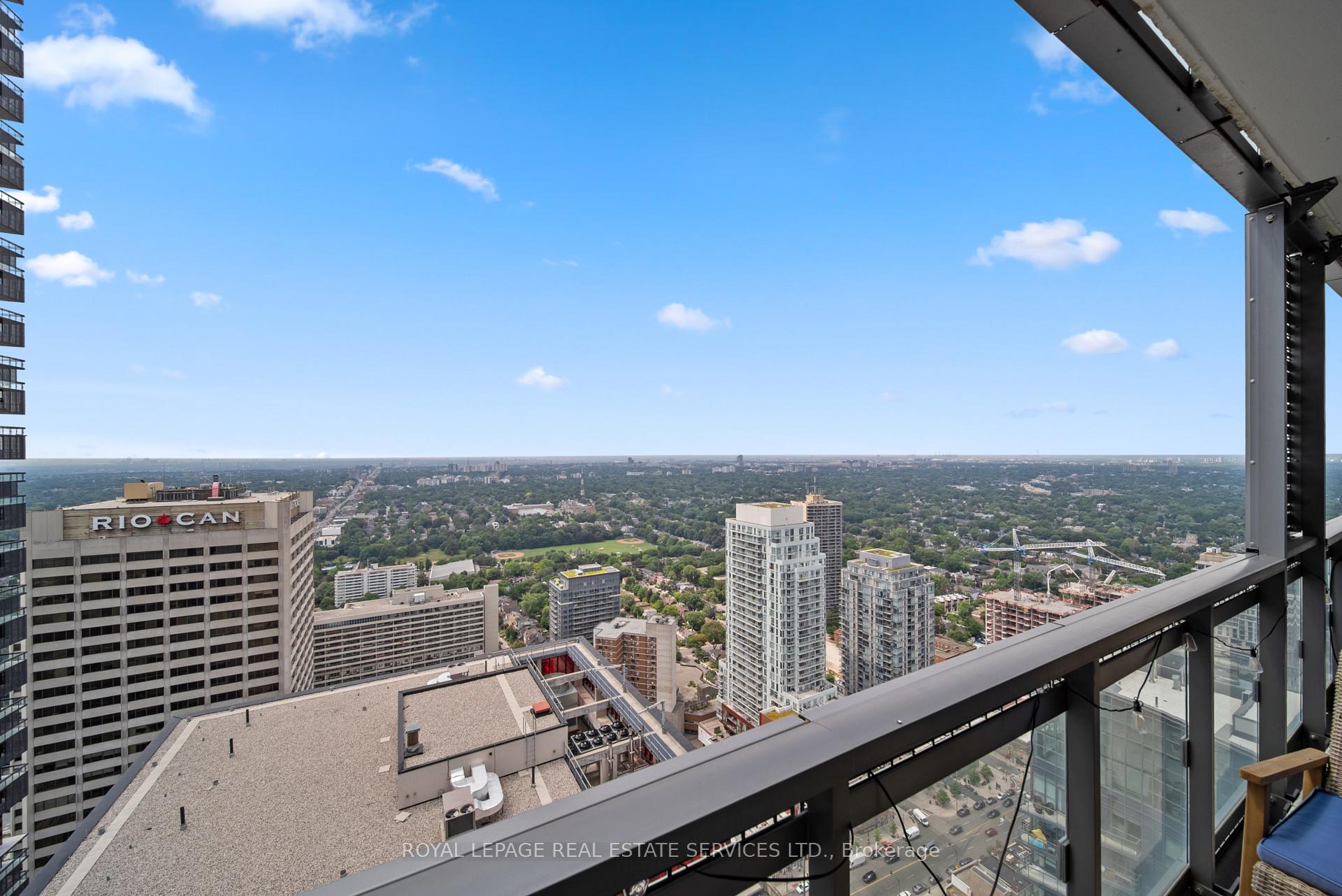 Photo 14 of Unit 4207, 39 Roehampton Avenue, Toronto, Mount Pleasant West — HOMEH