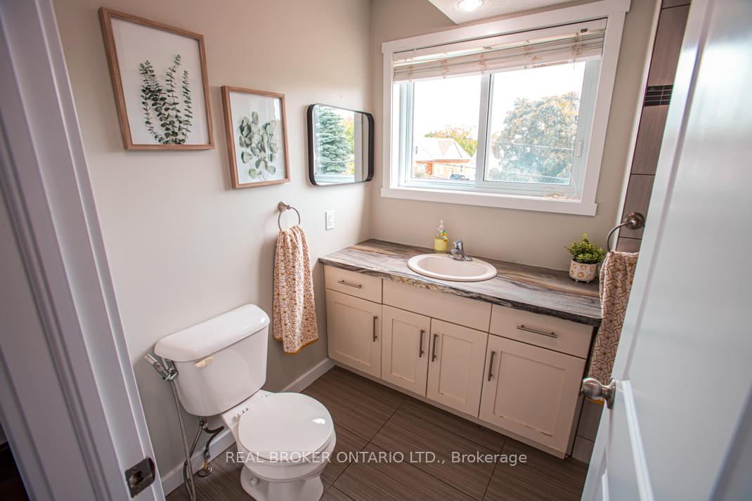 Photo 33 of Unit B, 489 East Avenue, Kitchener, King East — HOMEH