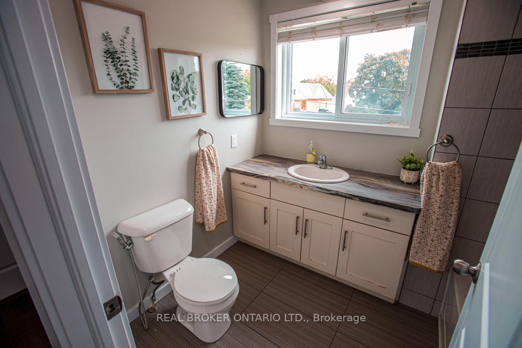 Photo 37 of Unit B, 489 East Avenue, Kitchener, King East — HOMEH