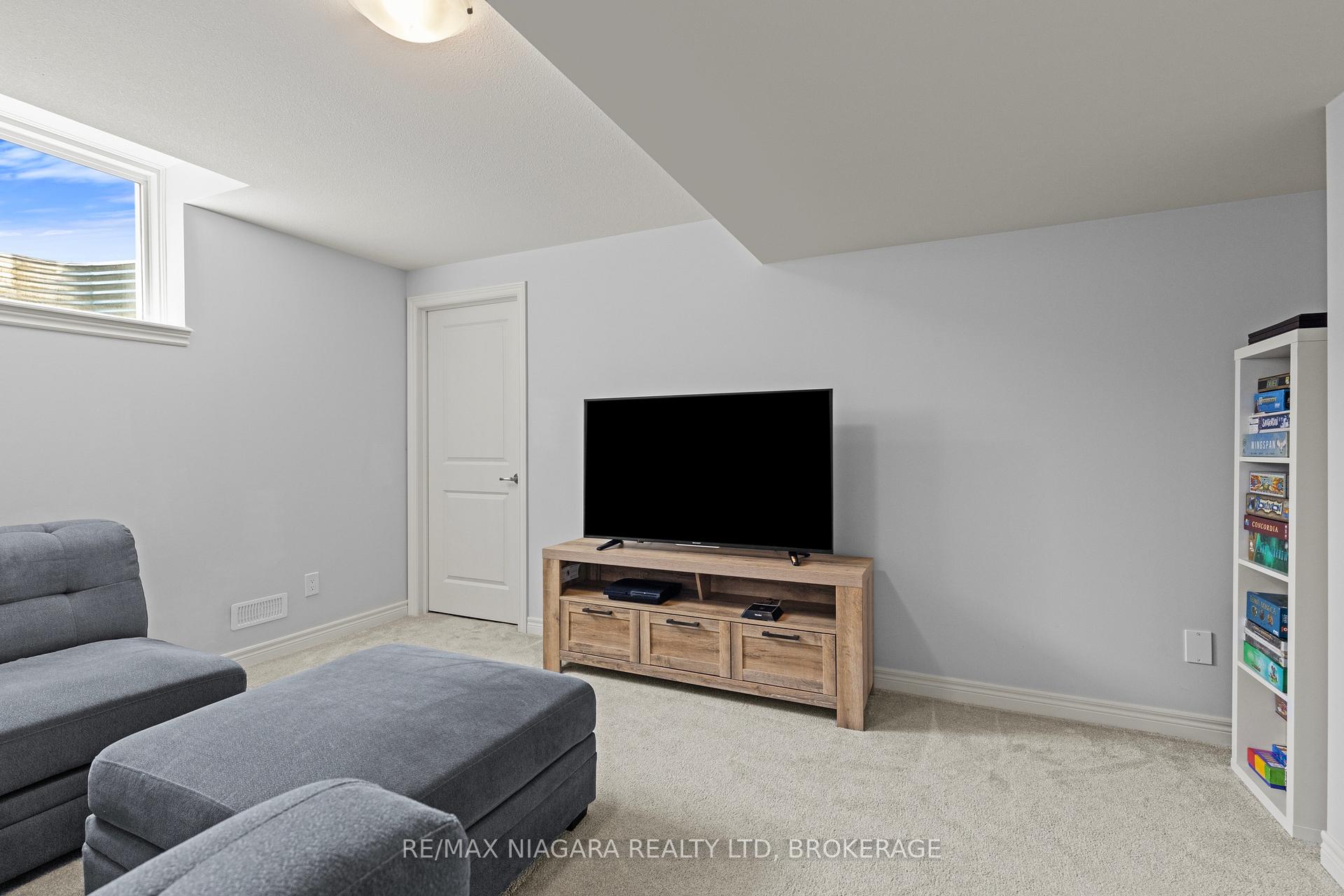Photo 25 of 159 Heron Street, Welland, Coyle Creek — HOMEH