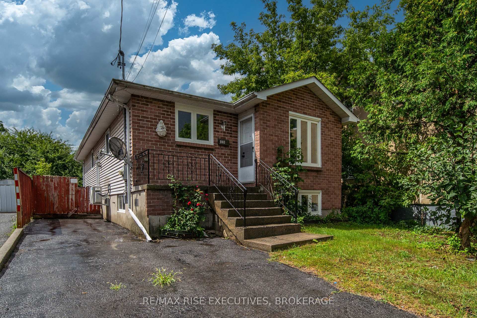 Front of 426 Montreal Street