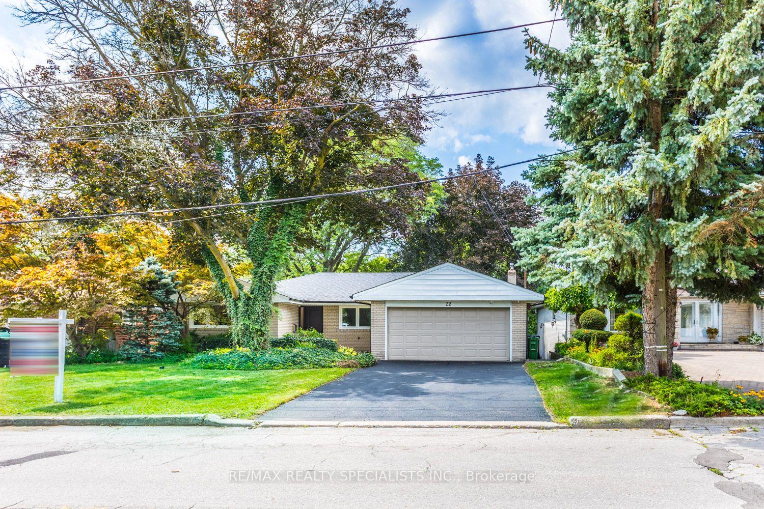 Photo 3 of 22 Heathview Avenue, North York, Bayview Village — HOMEH