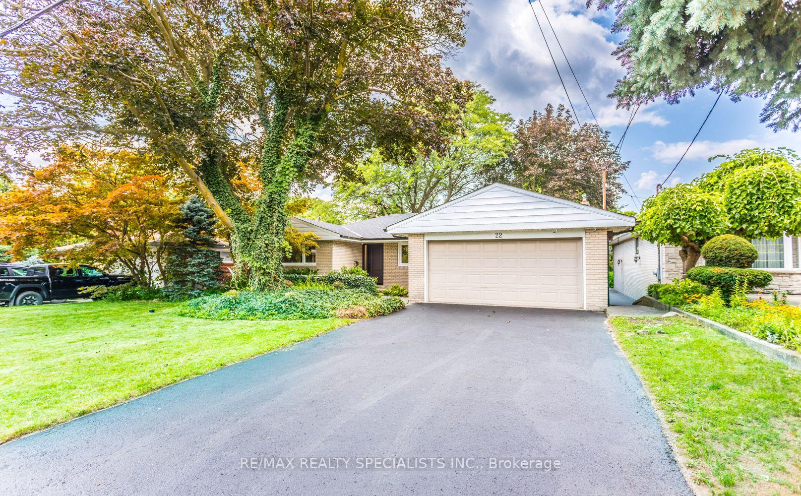 Photo 1 of 22 Heathview Avenue, North York, Bayview Village — HOMEH