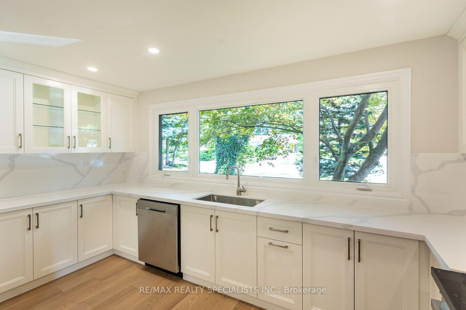 Photo 7 of 22 Heathview Avenue, North York, Bayview Village — HOMEH