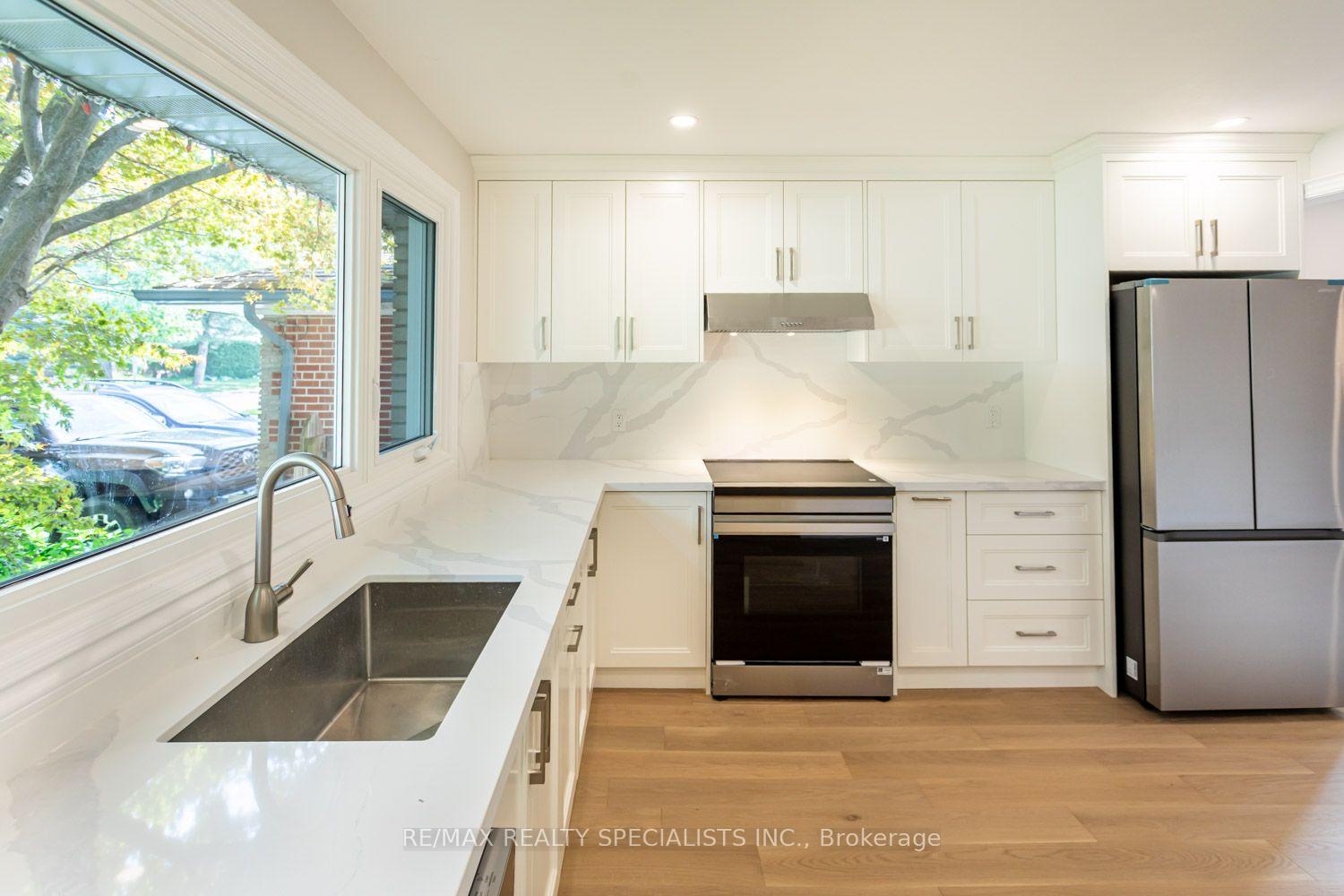 Photo 9 of 22 Heathview Avenue, North York, Bayview Village — HOMEH