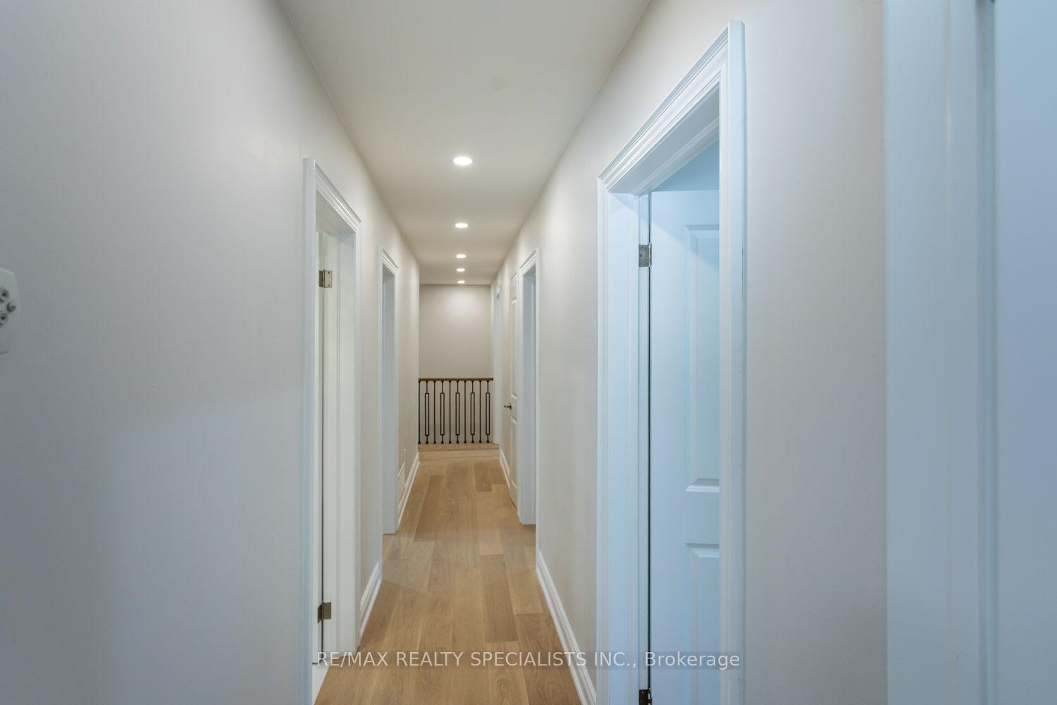 Photo 23 of 22 Heathview Avenue, North York, Bayview Village — HOMEH