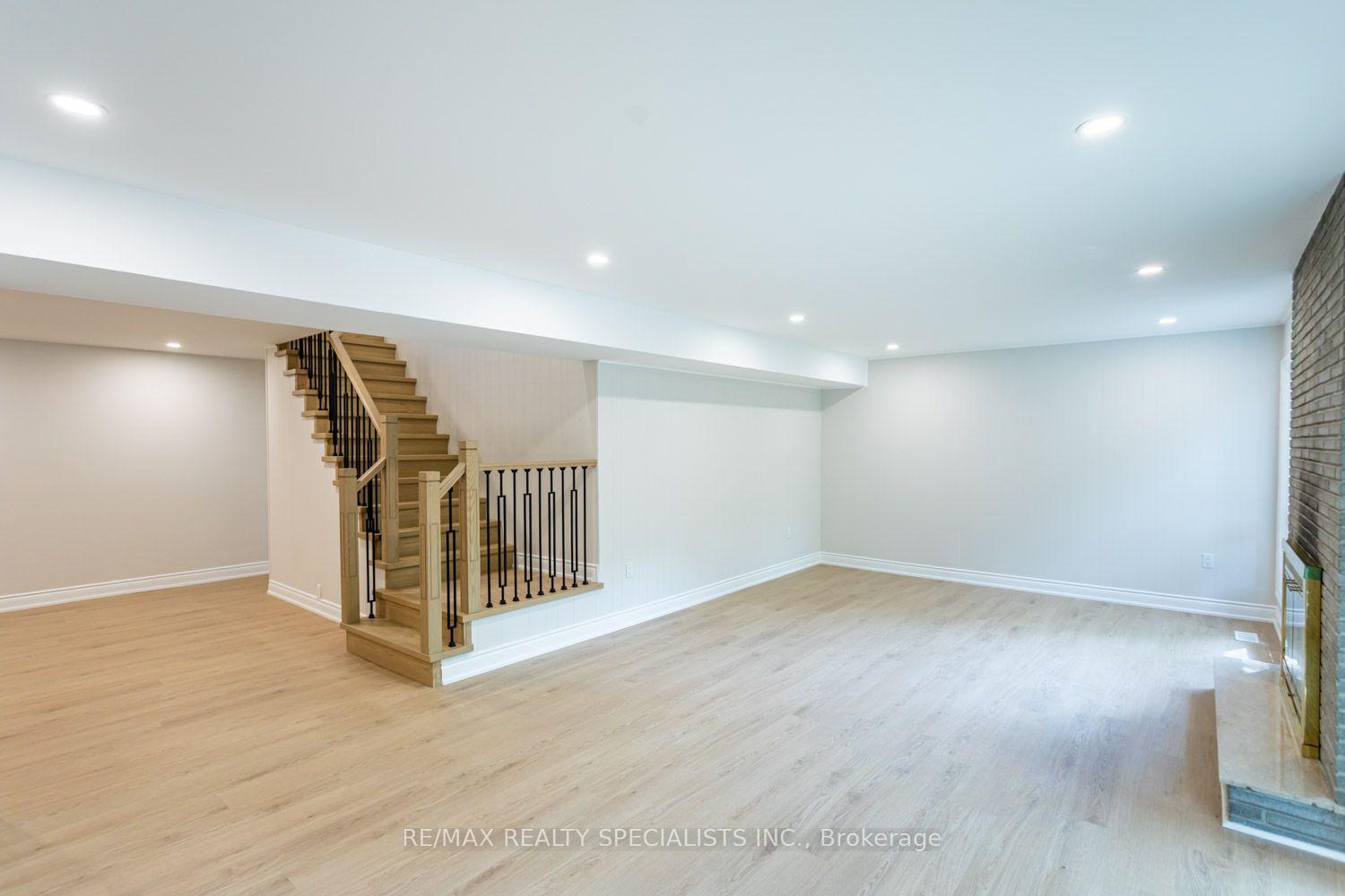 Photo 55 of 22 Heathview Avenue, North York, Bayview Village — HOMEH