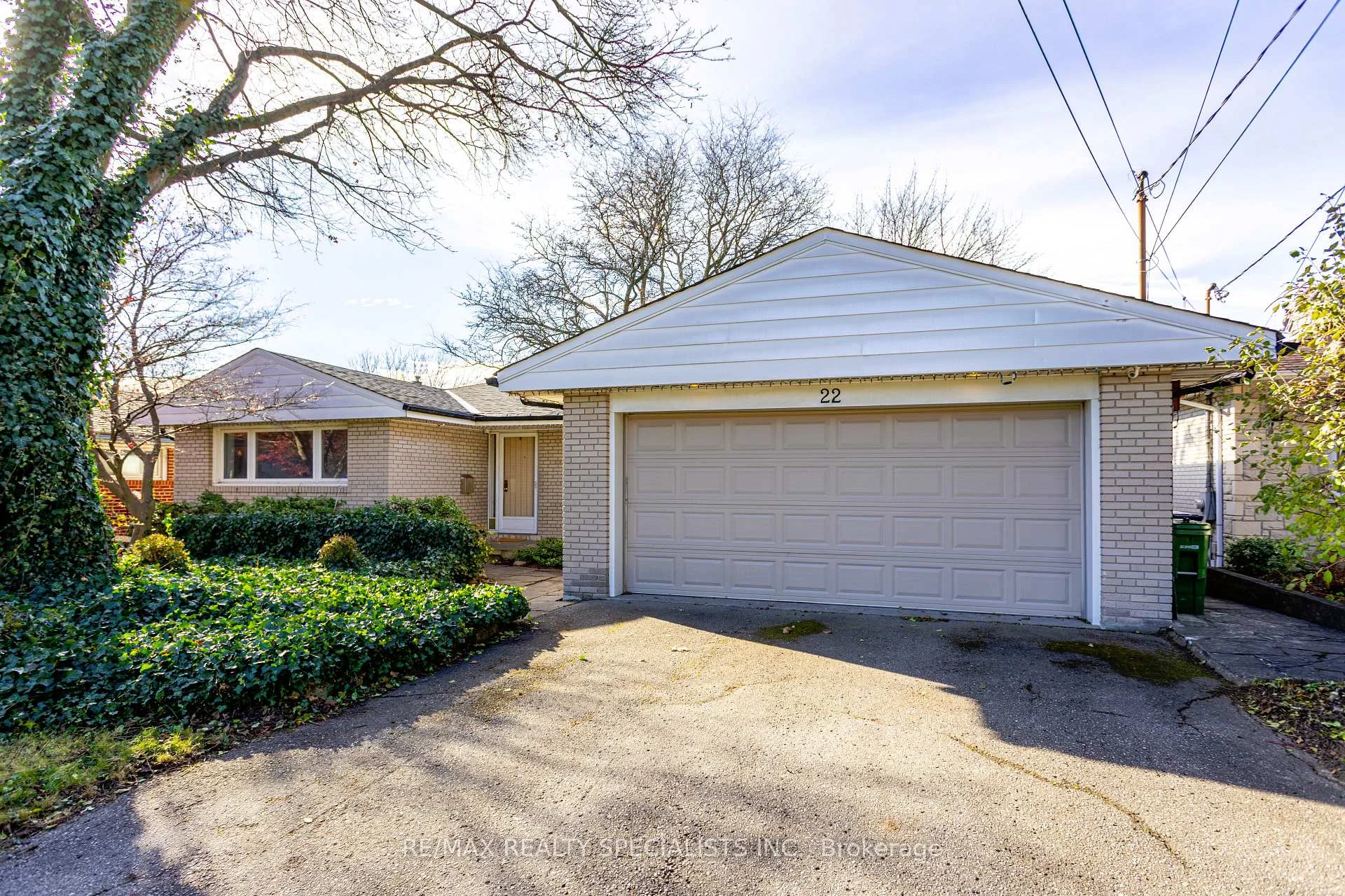 Photo 2 of 22 Heathview Avenue, North York, Bayview Village — HOMEH