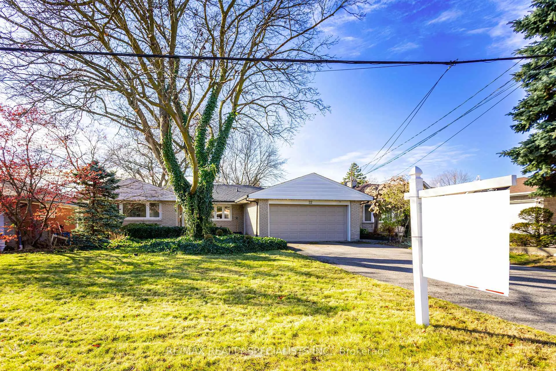Photo 4 of 22 Heathview Avenue, North York, Bayview Village — HOMEH