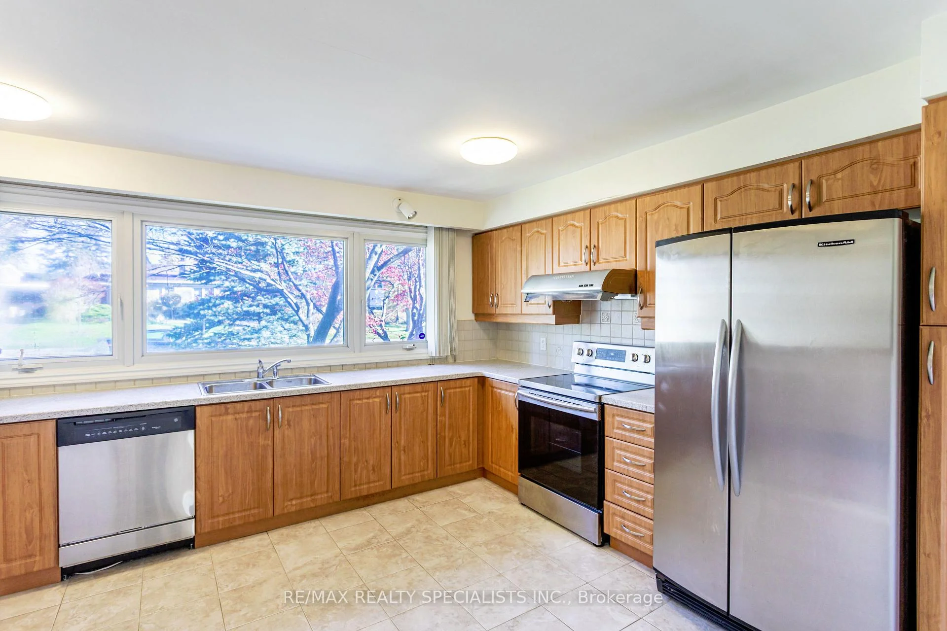 Photo 24 of 22 Heathview Avenue, North York, Bayview Village — HOMEH