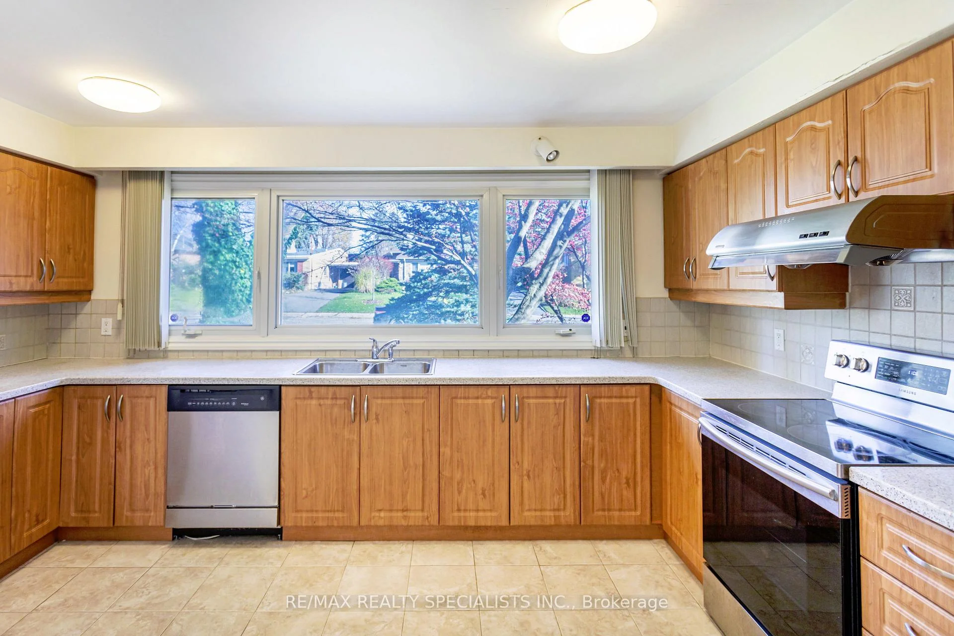 Photo 26 of 22 Heathview Avenue, North York, Bayview Village — HOMEH