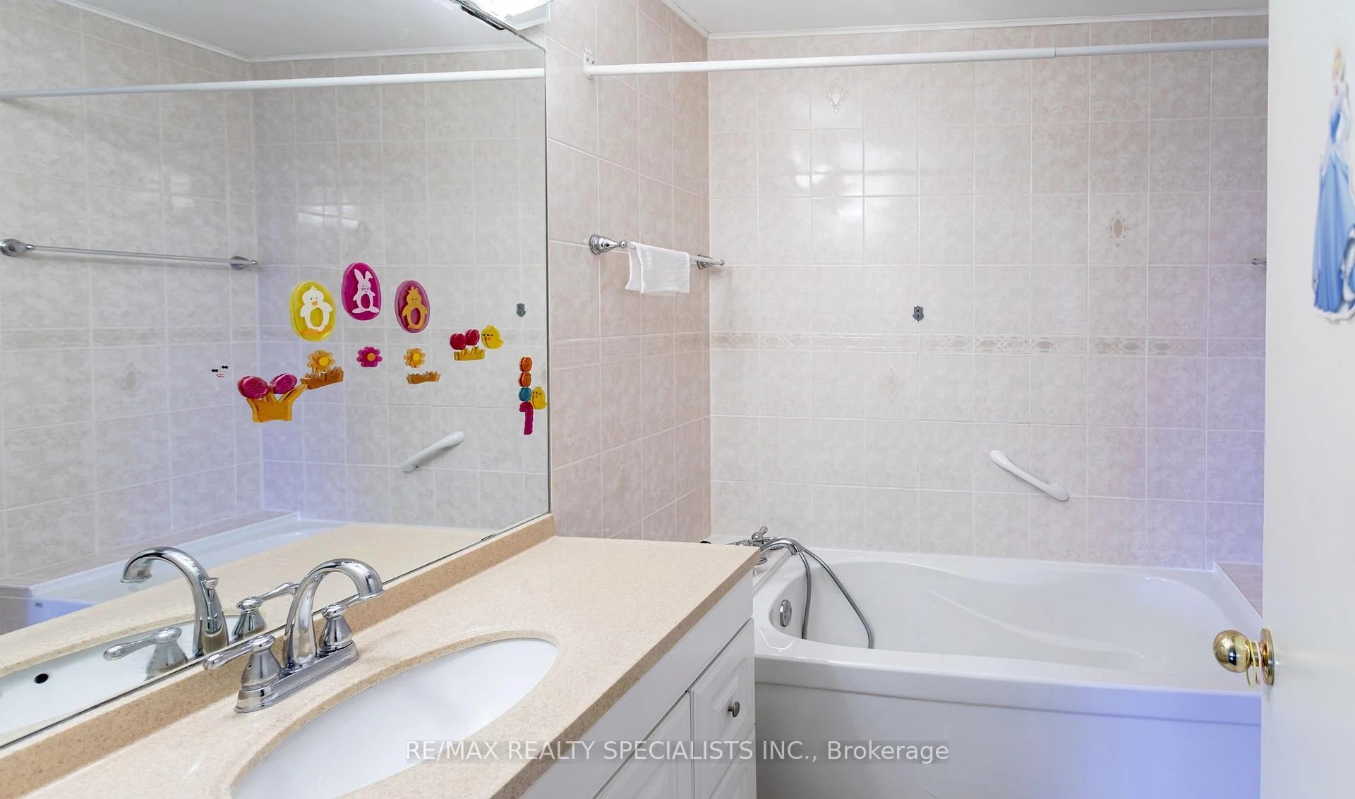 Photo 44 of 22 Heathview Avenue, North York, Bayview Village — HOMEH