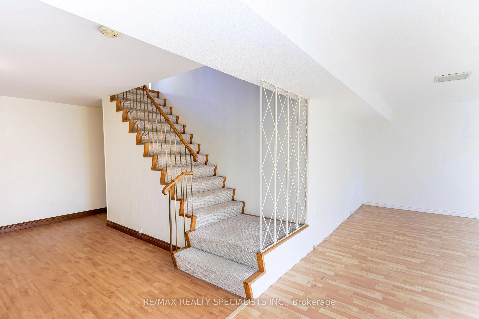 Photo 62 of 22 Heathview Avenue, North York, Bayview Village — HOMEH