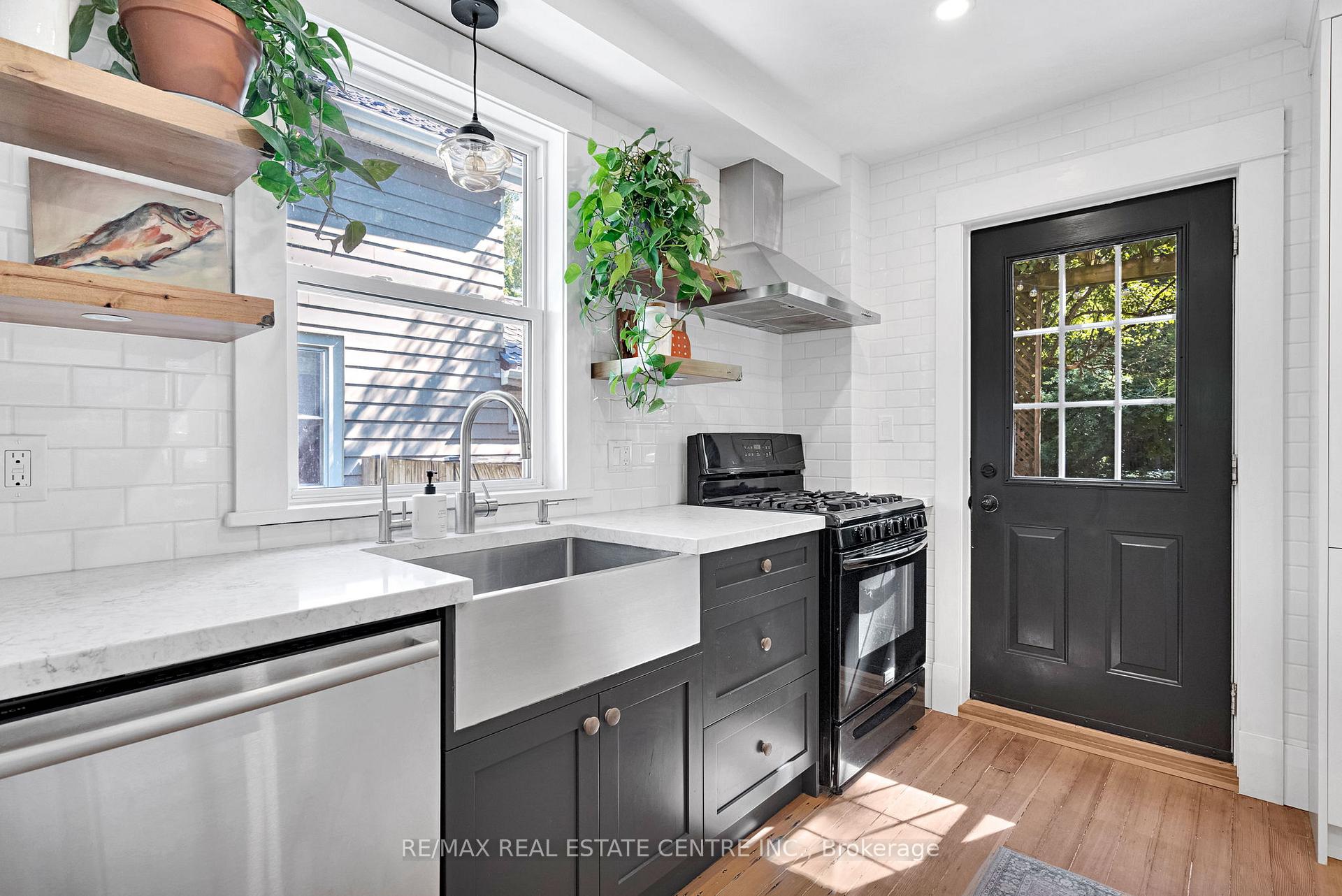 Photo 19 of 18 McAlpine Avenue, London, South E — HOMEH