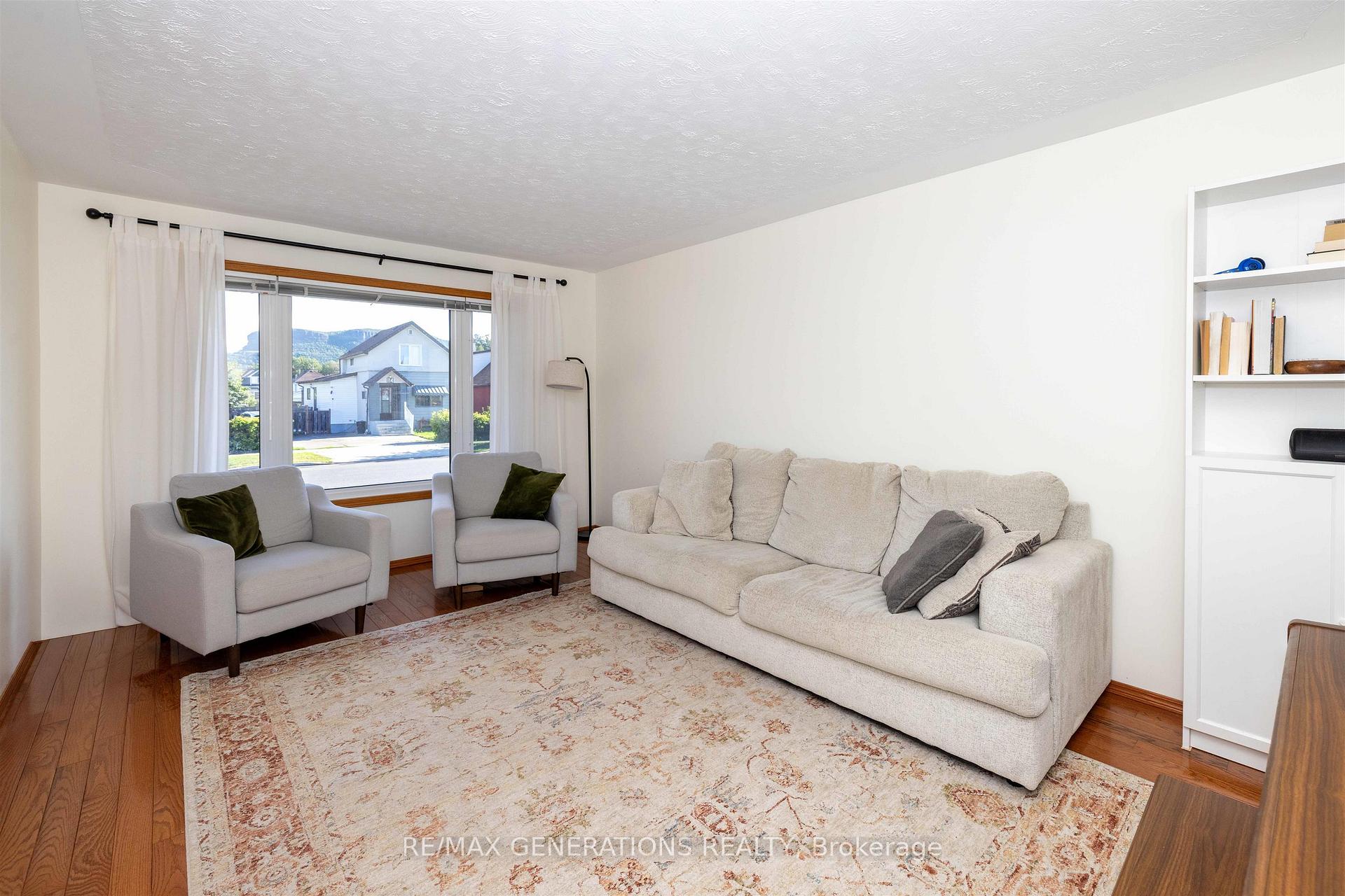Photo 2 of 115 Mary Street E, Thunder Bay, Westfort — HOMEH