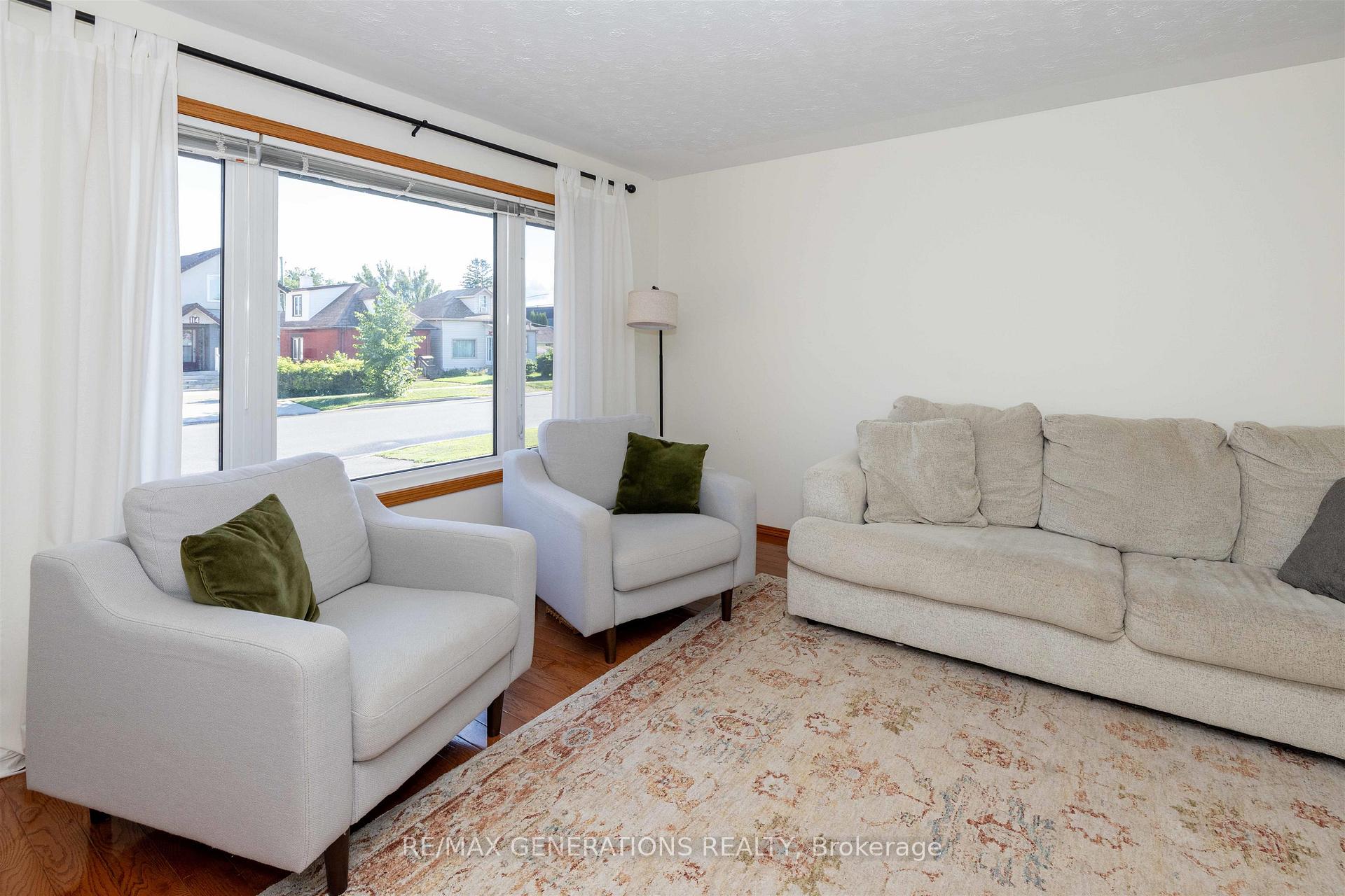 Photo 3 of 115 Mary Street E, Thunder Bay, Westfort — HOMEH