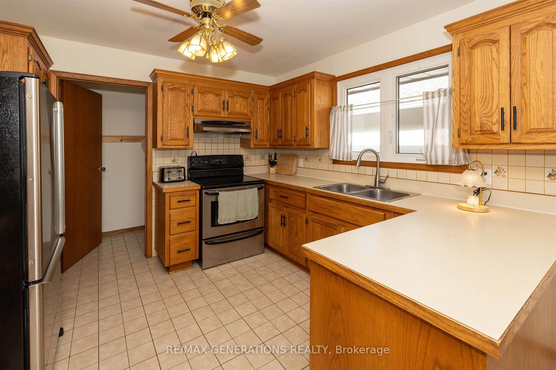 Photo 5 of 115 Mary Street E, Thunder Bay, Westfort — HOMEH