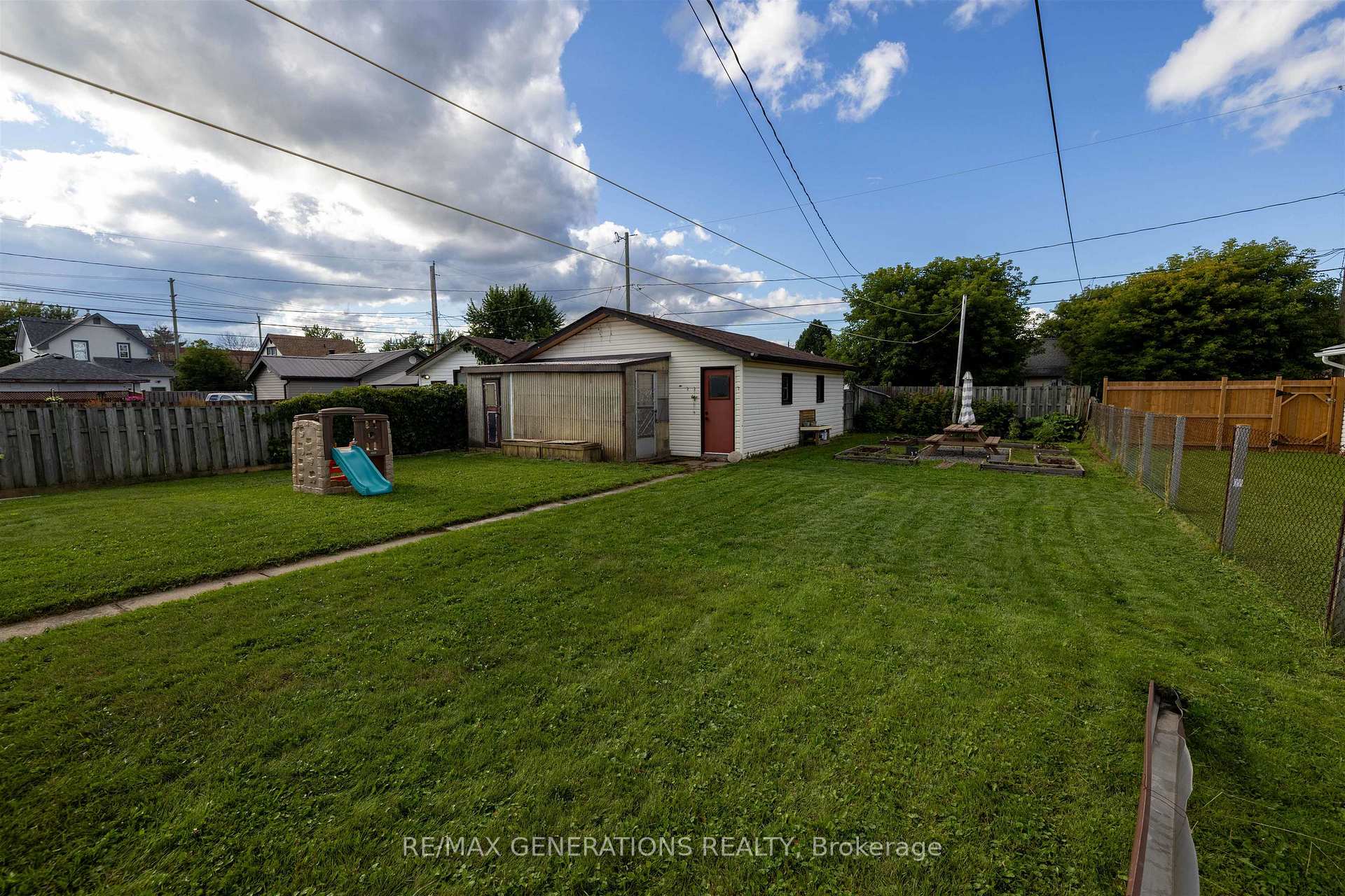 Photo 25 of 115 Mary Street E, Thunder Bay, Westfort — HOMEH