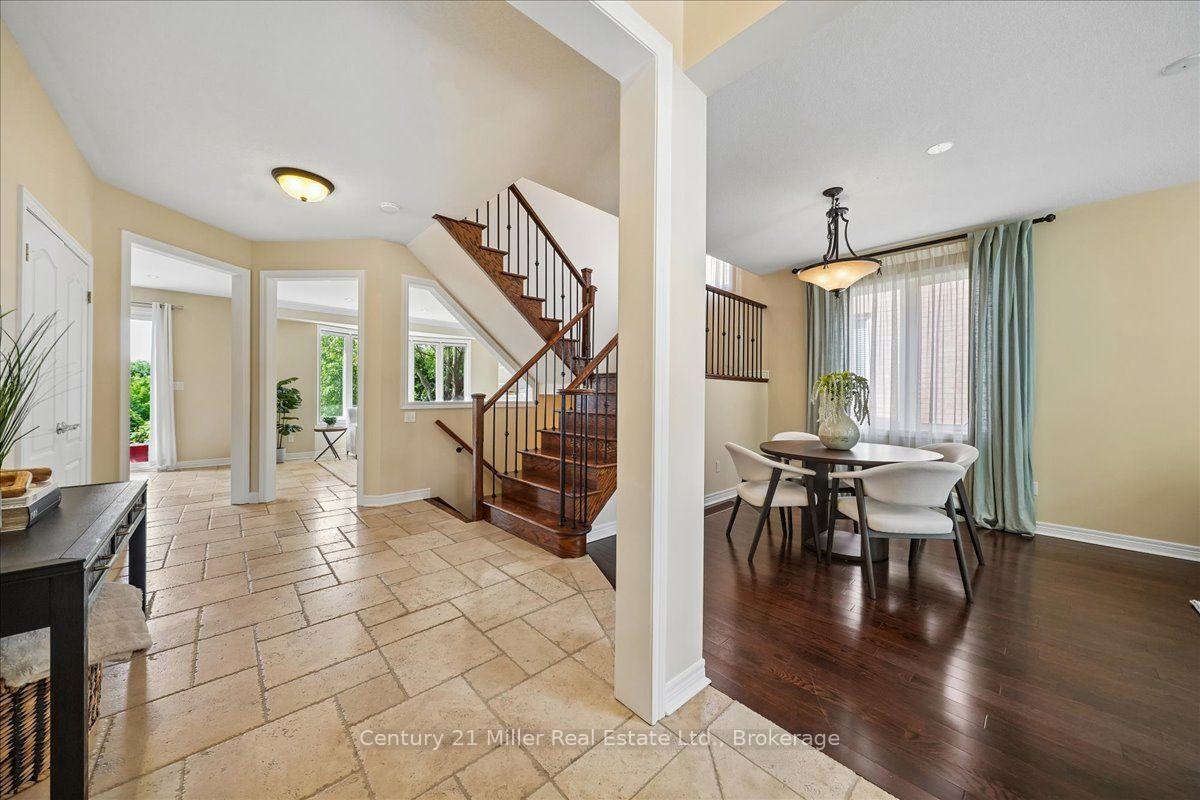 Photo 4 of 2350 Valleyridge Drive, Oakville, Bronte Creek — HOMEH