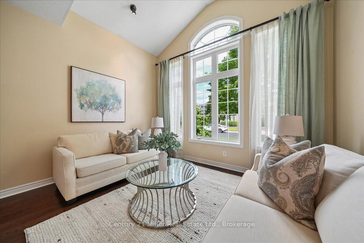 Photo 5 of 2350 Valleyridge Drive, Oakville, Bronte Creek — HOMEH