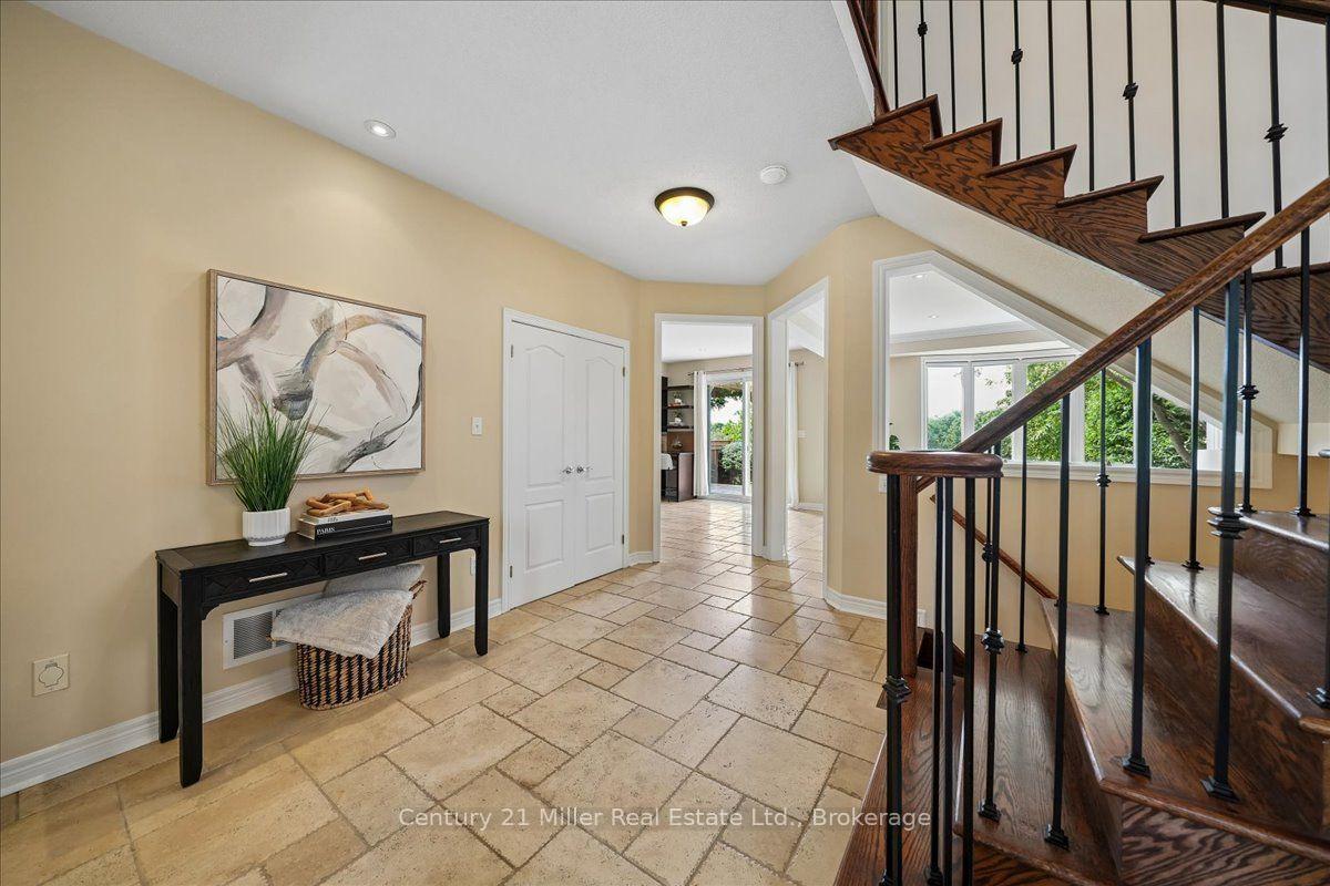 Photo 7 of 2350 Valleyridge Drive, Oakville, Bronte Creek — HOMEH