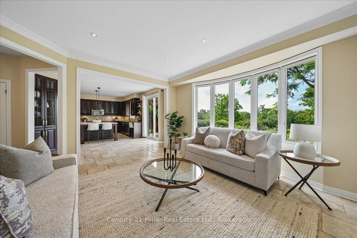 Photo 10 of 2350 Valleyridge Drive, Oakville, Bronte Creek — HOMEH