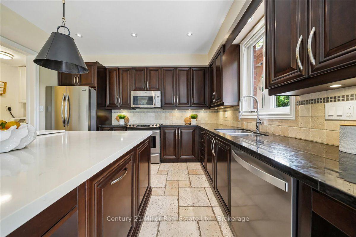 Photo 12 of 2350 Valleyridge Drive, Oakville, Bronte Creek — HOMEH