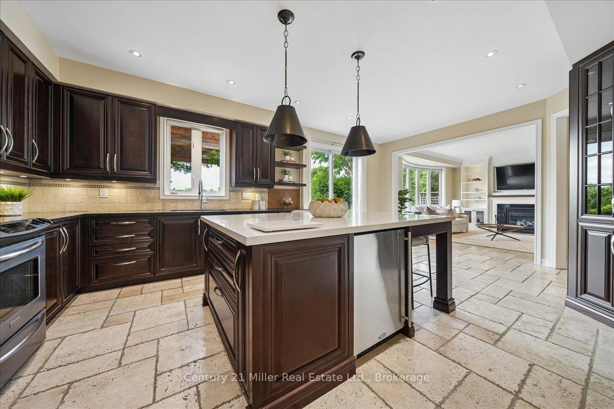 Photo 13 of 2350 Valleyridge Drive, Oakville, Bronte Creek — HOMEH
