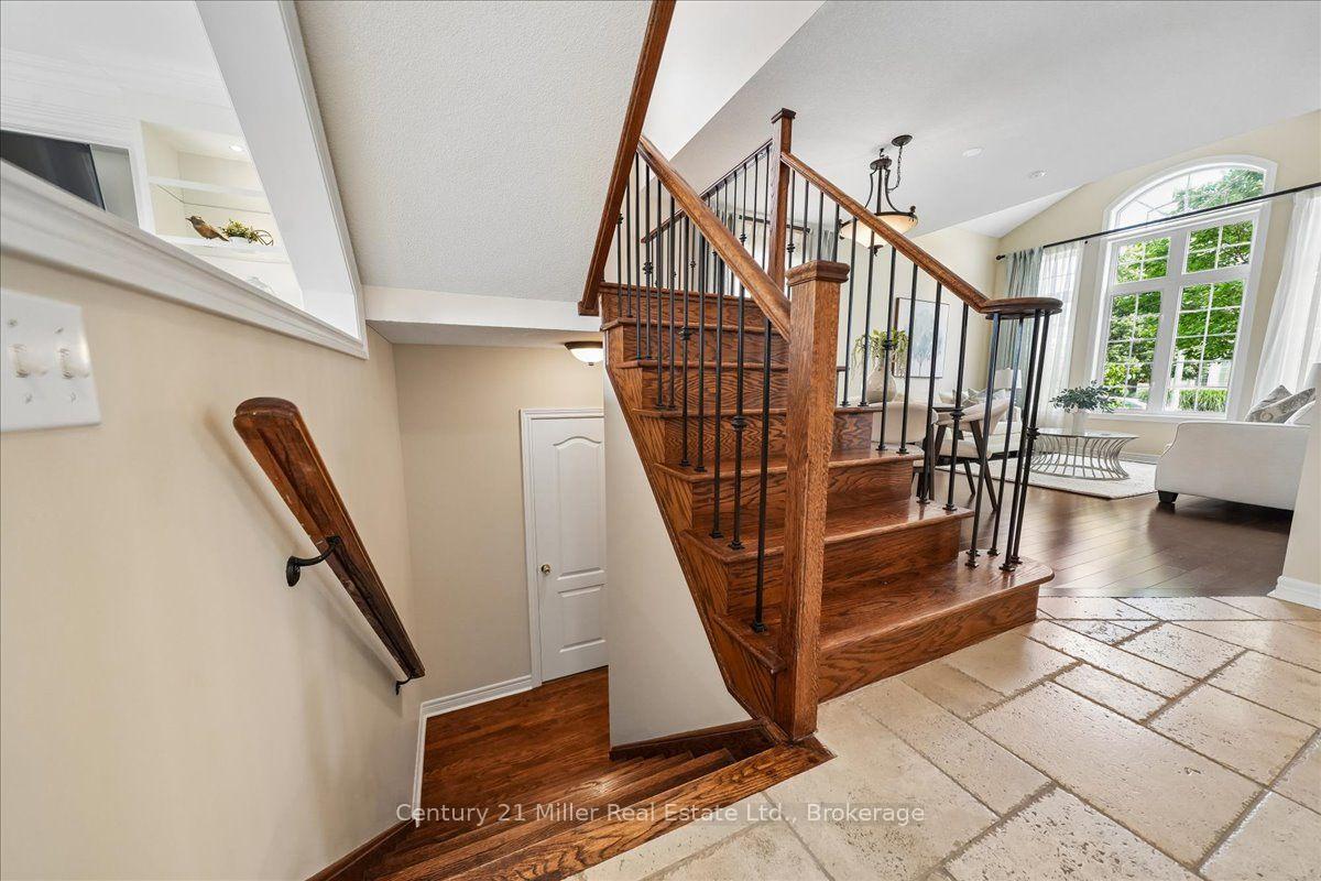 Photo 15 of 2350 Valleyridge Drive, Oakville, Bronte Creek — HOMEH