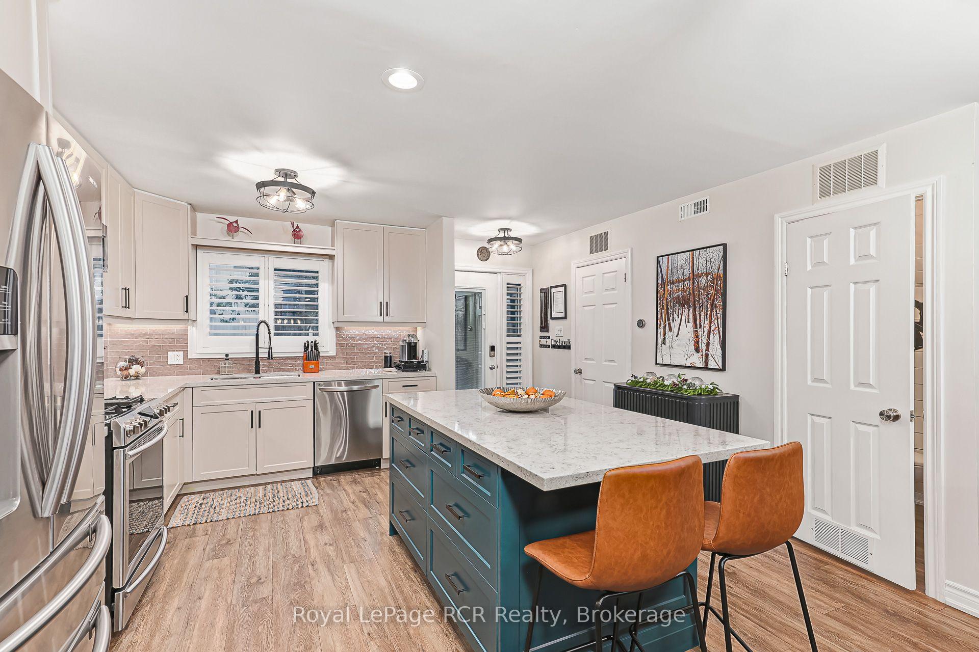 Photo 5 of Unit 406, 12 Dawson Drive, Collingwood — HOMEH