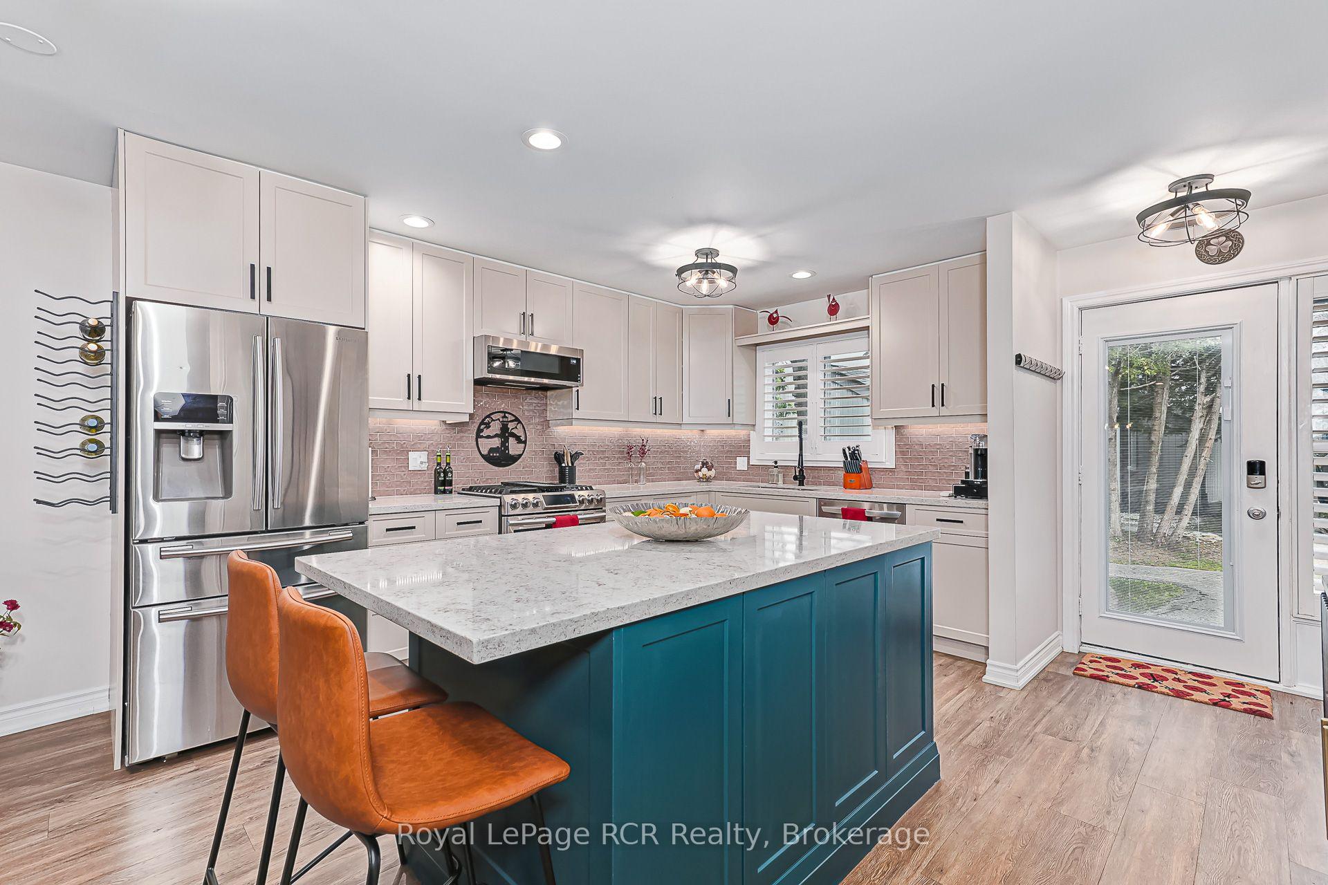Photo 6 of Unit 406, 12 Dawson Drive, Collingwood — HOMEH